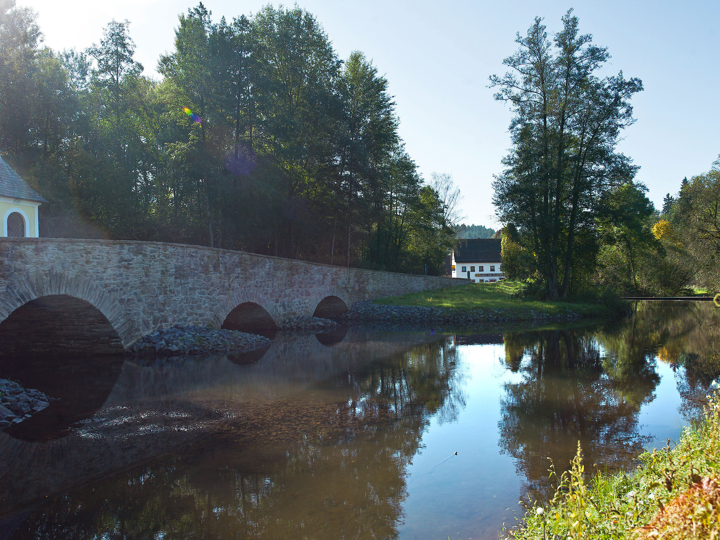 Die Steinerne Brücke nahe Röhrnbach ist die älteste Steinbogenbrücke des Unteren Bayerischen Waldes